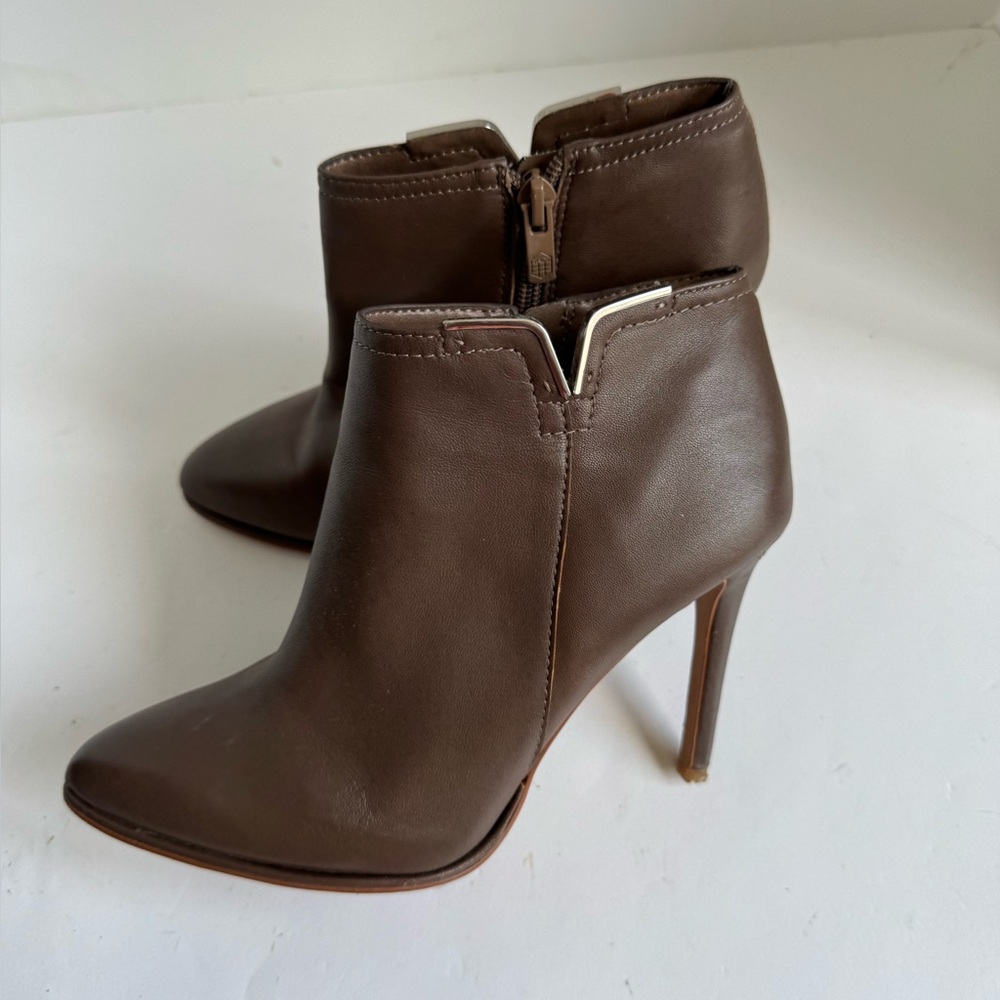 Vince Camuto Brown Leather Heels Ankle Booties Boots Womens Size 6.5M